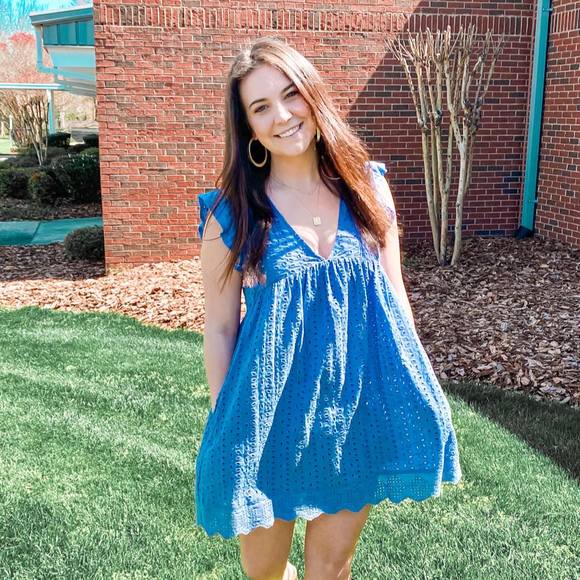 Meet your Posher, Claudia - Picture 1 of 2